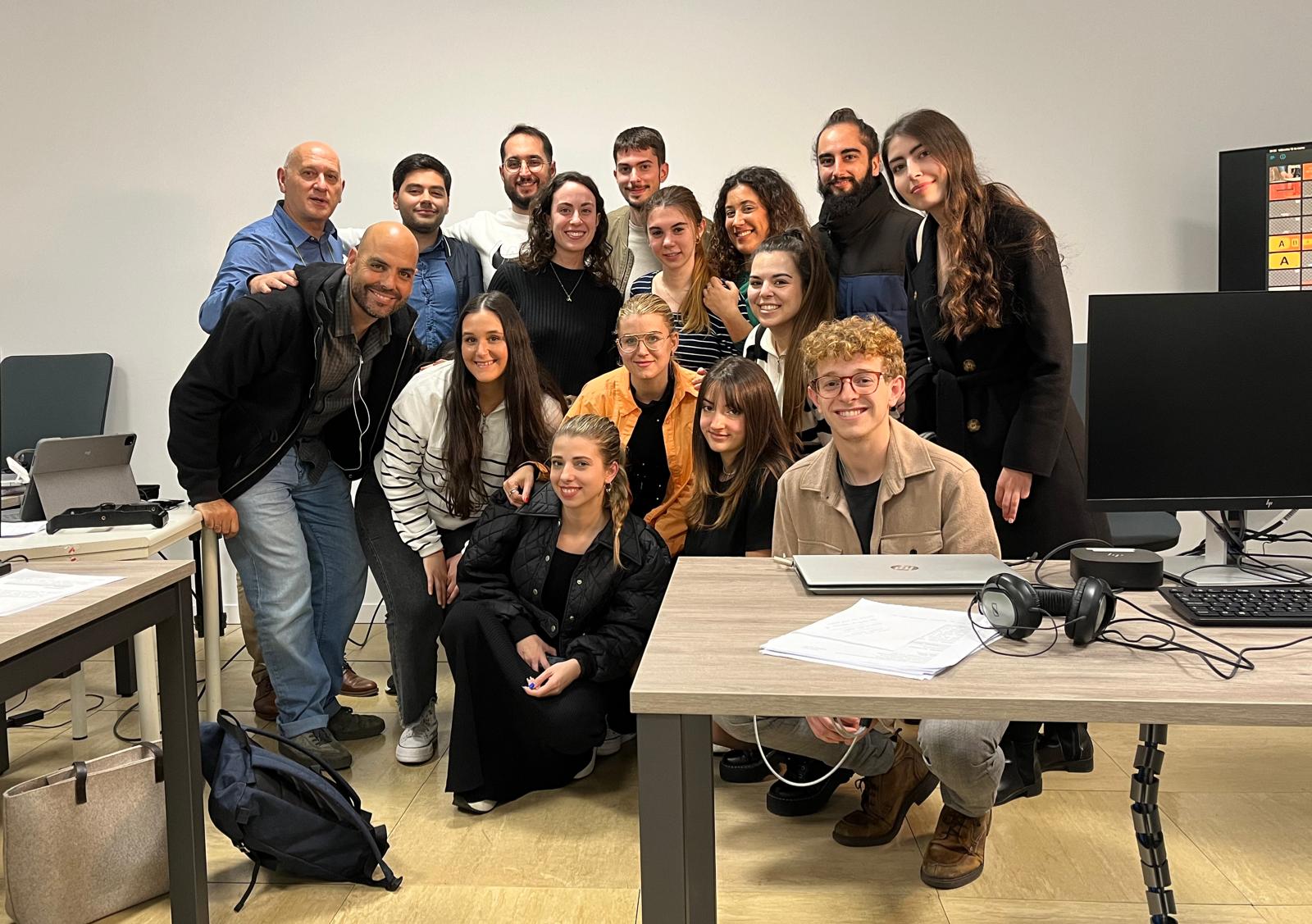 Urbano García con los estudiantes del master Periodismo 360