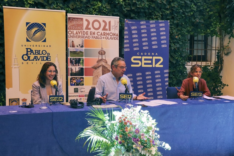 María Sánchez recibe el VI Premio Rosario Valpuesta en Carmona