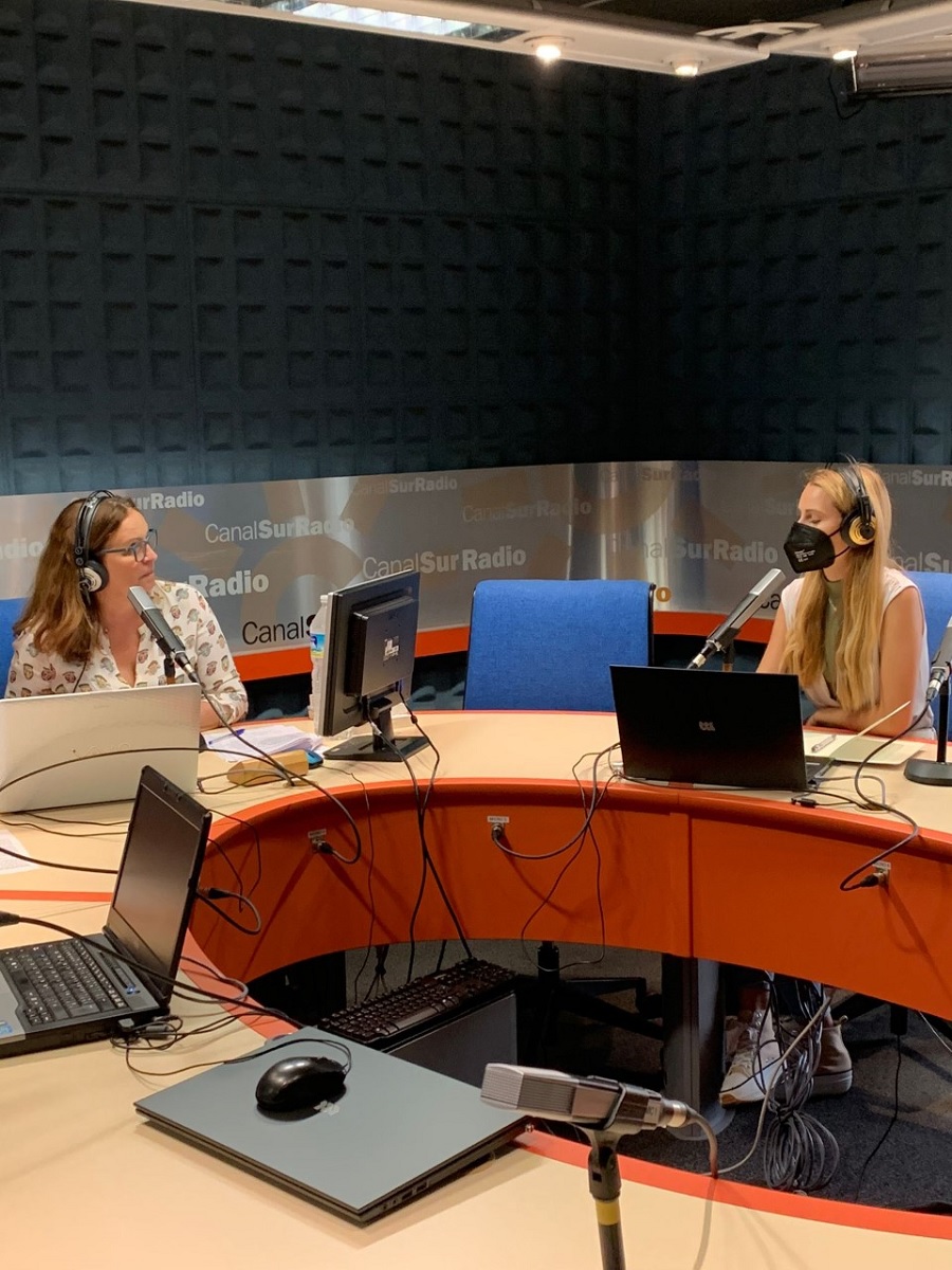Nuria Moreno y Paula Guerrero, alumnas de la FCom, en Canal Sur Radio
