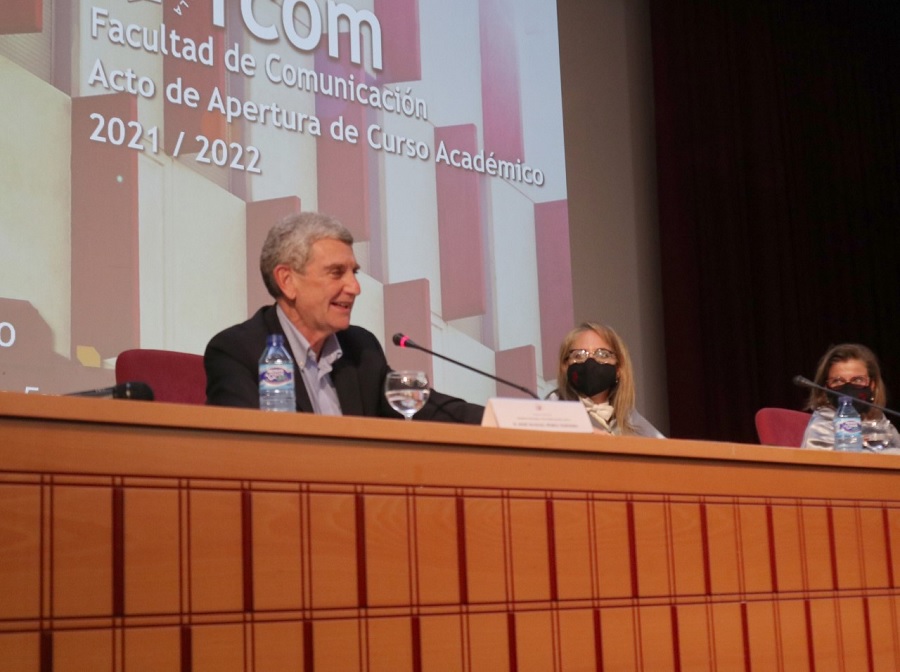 Pérez Tornero, presidente de RTVE, imparte la Lección inaugural en la FCom