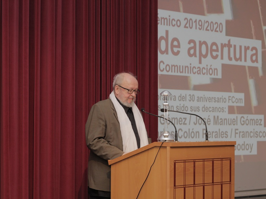 José Manuel Gómez y Méndez, ex decano de la FCom