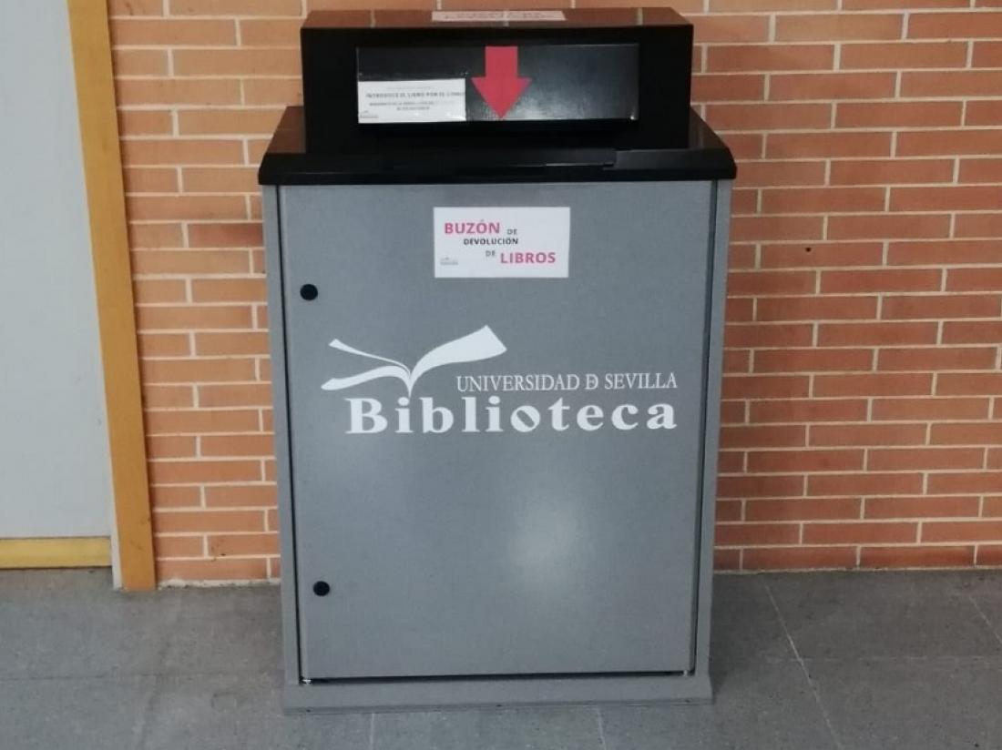 La Biblioteca de la Universidad instala buzones de devolución de libros.