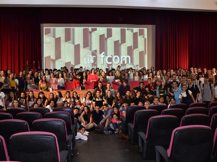 Acto de bienvenida a estudiantes de nuevo ingreso y movilidad en la FCom