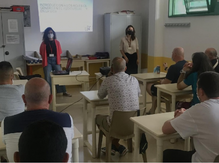Dos profesoras de la FCom organizan un taller en la prisión Sevilla II