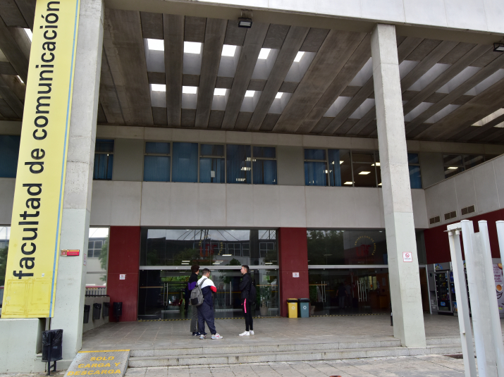 Fachada de la Facultad de Comunicación