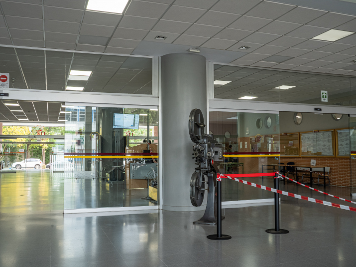 Hall de la Facultad de Comunicación