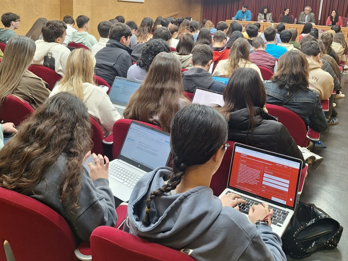 ¿Hay vida después de la Fcom? PERIODISMO